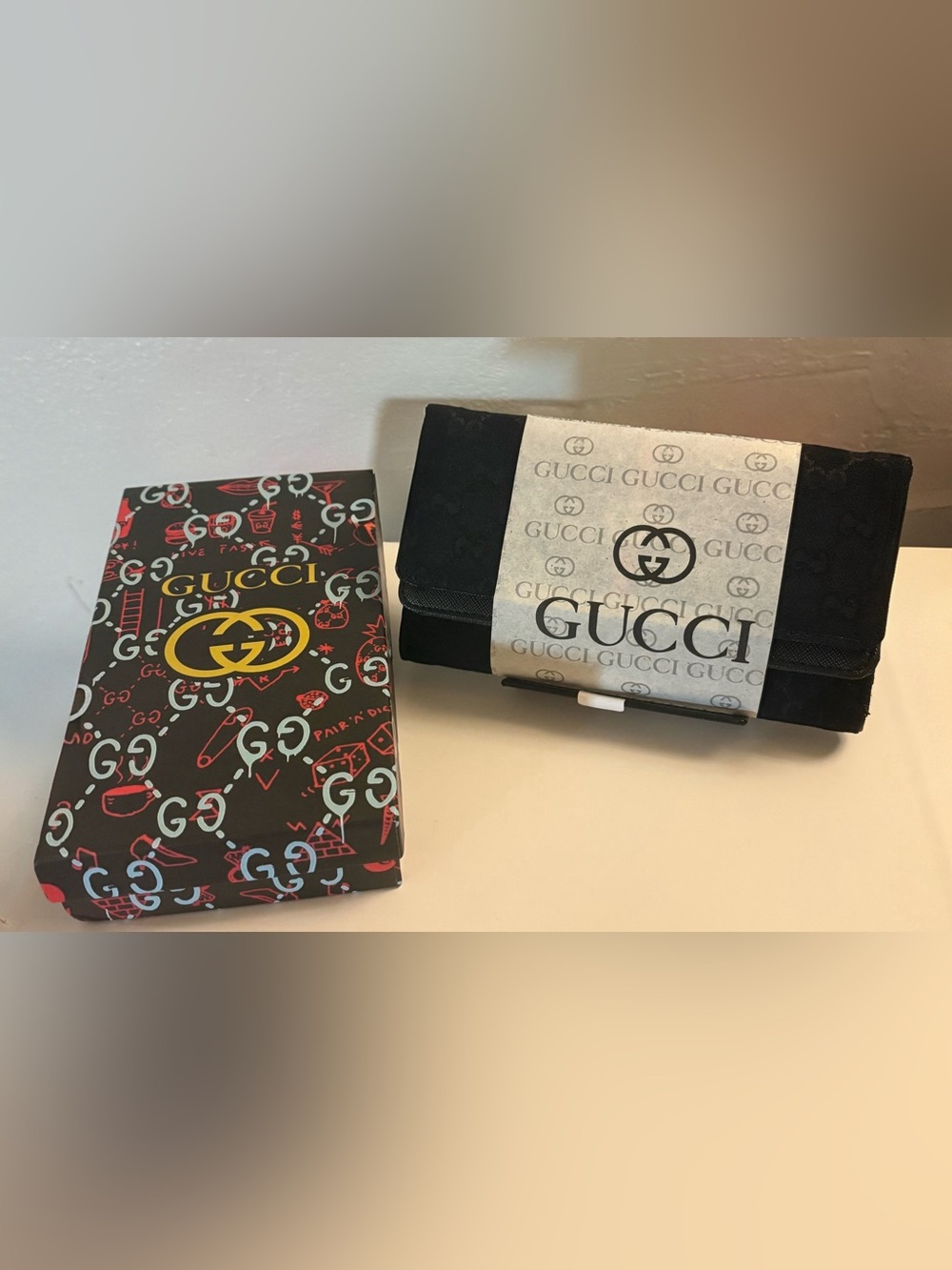 Gucci Black Canvas Bi-Fold Wallet with Logo Band - nwot in box w/wrap paper